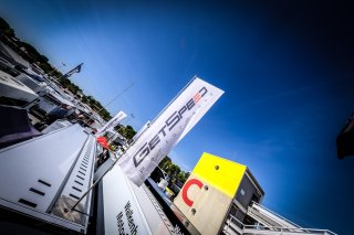 Paddock, Setup
