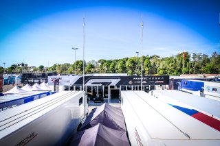 Paddock, Setup
