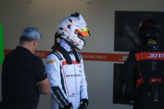 Pitlane, Race 1
