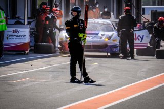 Pitlane, Race 2
