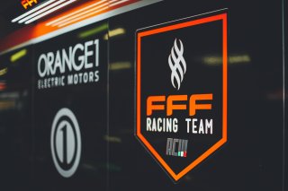 Free Practice, Pit lane
