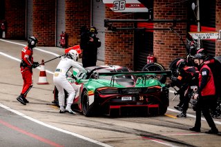 Pitlane, Race 1

