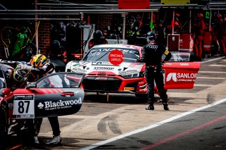 Pitlane, Race 1
