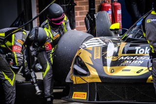Pitlane, Race 2
