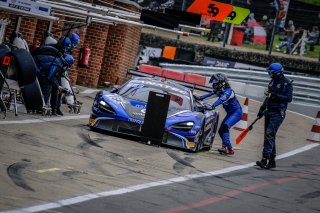 Pitlane, Race 2
