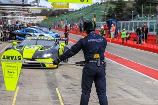Pit Lane, Pre-Qualifying
