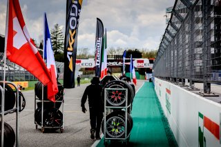 Gridwalk, Race
