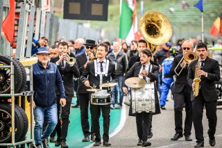 Gridwalk, Race
