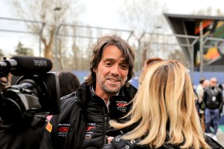 Gridwalk, Race
