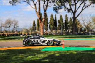 #90 Madpanda Motorsport ESP Mercedes-AMG GT3 Dusan BORKOVIC SRB Ezequiel PEREZ COMPANC ARG Sean WALKINSHAW GBR Silver Cup, Race
