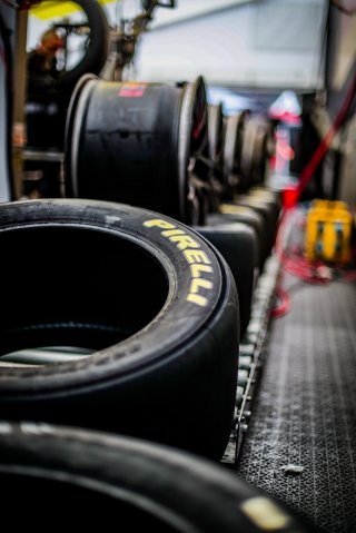 Paddock, Pirelli
