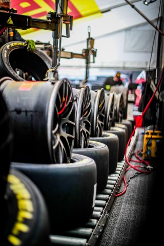Paddock, Pirelli
