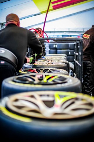 Paddock, Pirelli
