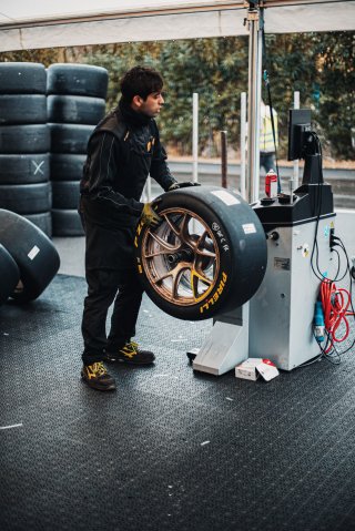 Paddock, Pirelli
