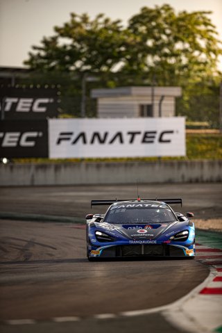 #188 Garage 59 McLaren 720 S GT3 Miguel Ramos PRT Dean Macdonald GBR Pro-Am Cup, Race 1

