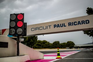 Bronze Test, Pitlane
