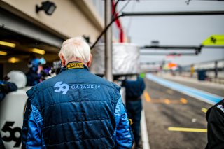 Bronze Test, Pitlane
