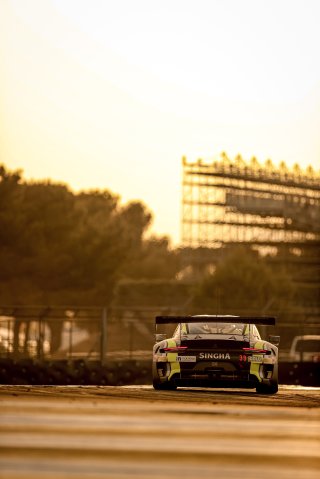 #39 Singha Racing Team TP 12 Porsche 911 GT3-R (991.II) Piti BHIROMBHAKDI THA Tanart SATHIENTHIRAKUL THA Matthew PAYNE NZL Gold Cup, Race
