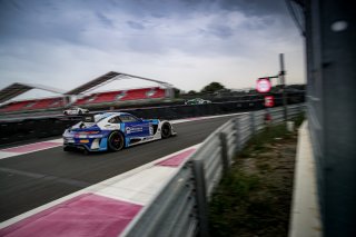 #31 Team WRT Audi R8 LMS evo II GT3 Finlay HUTCHISON GBR Diego MENCHACA MEX Lewis PROCTOR GBR Silver Cup, #57 Winward Racing Mercedes-AMG GT3 Jens LIEBHAUSER DEU Lorenzo FERRARI ITA Lucas AUER AUT Gold Cup, Race
