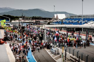Gridwalk, Race
