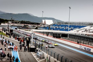 Gridwalk, Race
