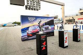 Gridwalk, Race
