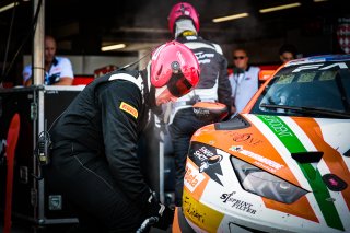 Pitlane, Qualifying 1
