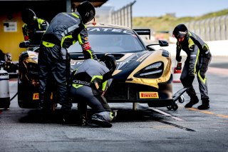 Pitlane, Qualifying 1
