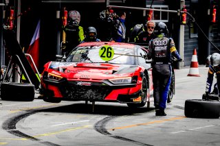 #26 Sainteloc Junior Team Audi R8 LMS evo II GT3 Gilles Magnus Nicolas Baert Silver Cup, Pitlane, Race 1
