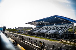 Paddock, Set Up
