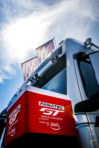 Paddock, Set Up
