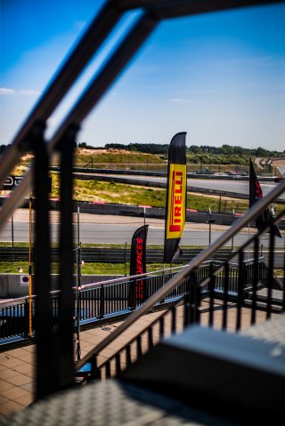 Paddock, Set Up
