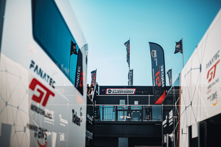 Paddock, Set Up
