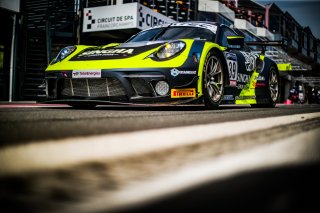 #39 Singha Racing Team TP 12 Porsche 911 GT3-R (991.II) Piti BHIROMBHAKDI Christophe HAMON Tanart SATHIENTHIRAKUL Earl BAMBER Porsche 911 GT3-R (991.II) Pro-Am Cup, FGTWC, Free Practice, Pitlane
