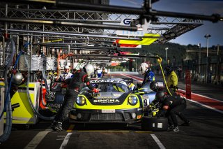 #39 Singha Racing Team TP 12 Porsche 911 GT3-R (991.II) Piti BHIROMBHAKDI Christophe HAMON Tanart SATHIENTHIRAKUL Earl BAMBER Porsche 911 GT3-R (991.II) Pro-Am Cup, Pitlane, Race
