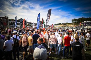 Gridwalk, Race
