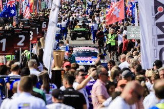 Gridwalk, Race
