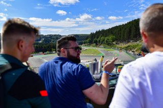 Ambiance, Race
