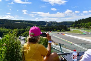 Ambiance, Race
