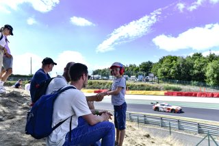 Ambiance, Race
