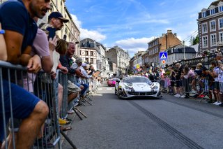 PARADE
