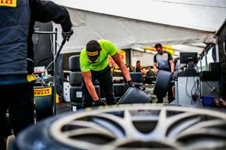 Paddock, Pirelli
