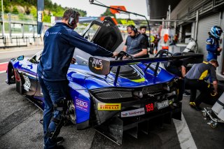 #159 Garage 59 McLaren 720 S GT3 Silver Cup, Pitlane, Test Session 1
