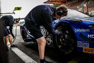 #188 Garage 59 McLaren 720 S GT3 Pro-Am Cup, Pitlane, Test Session 1
