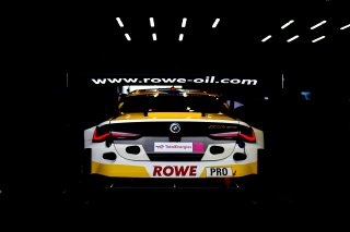 #98 Rowe Racing BMW M4 GT3 Pro, Pitlane, Test Session 1
