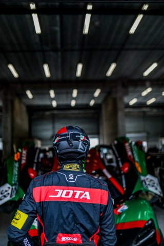 #38 Jota McLaren 720 S GT3 Pro, Pitlane, Test Session 1

