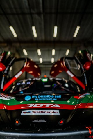 #38 Jota McLaren 720 S GT3 Pro, Pitlane, Test Session 1
