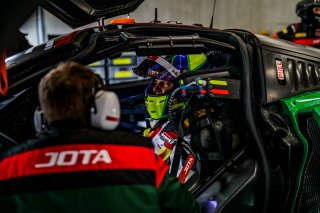 #38 Jota McLaren 720 S GT3 Pro, Pitlane, Test Session 1
