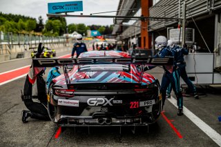 #221 GPX Martini Racing Porsche 911 GT3-R (991.II) Pro, Pitlane, Test Session 1

