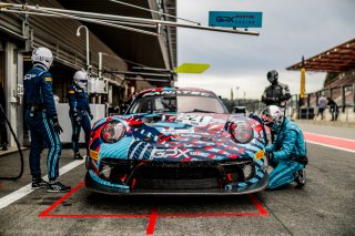 #221 GPX Martini Racing Porsche 911 GT3-R (991.II) Pro, Pitlane, Test Session 1
